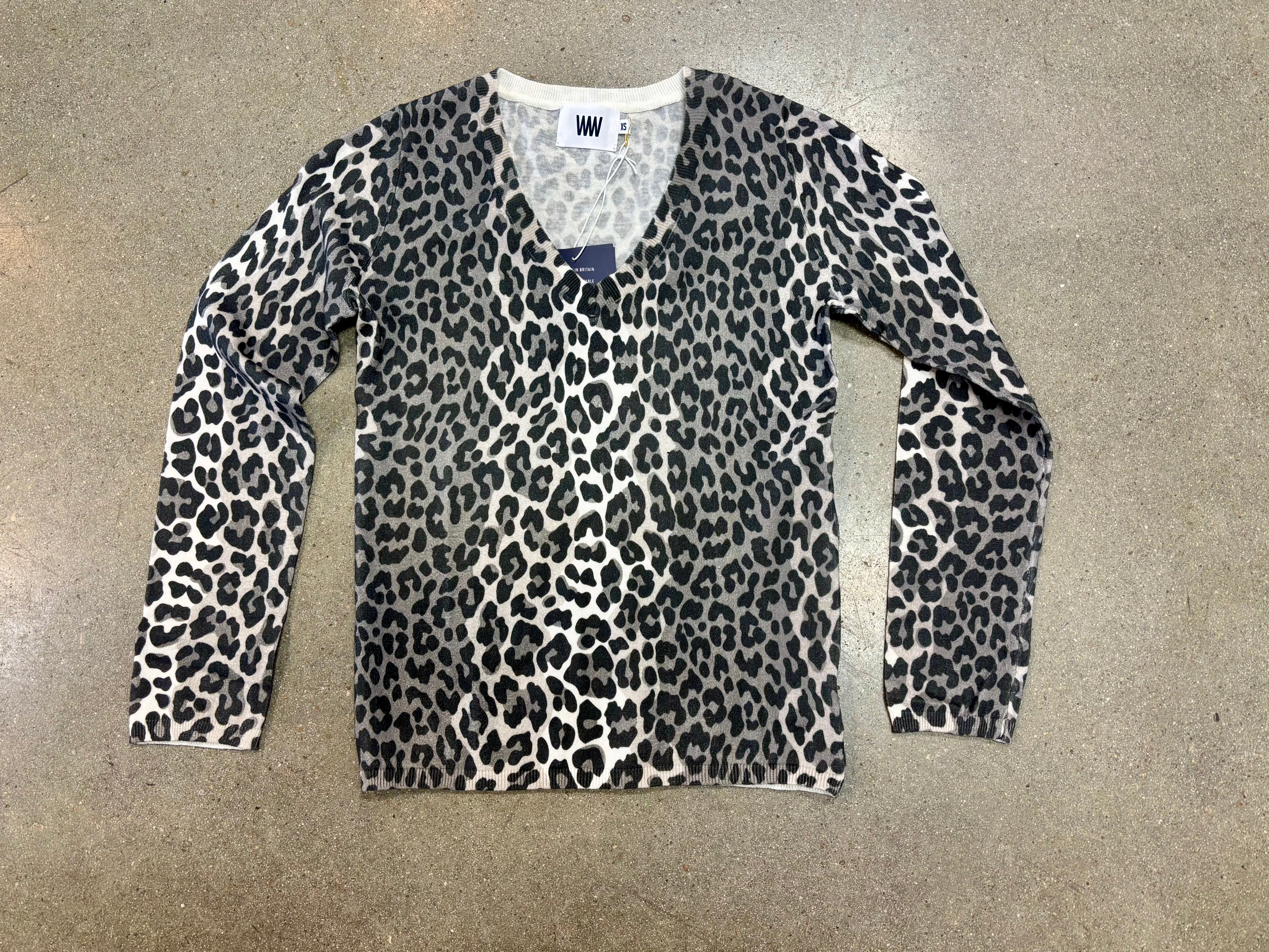 Windsor & White - Animal Print V-Neck Sweater / Ivory