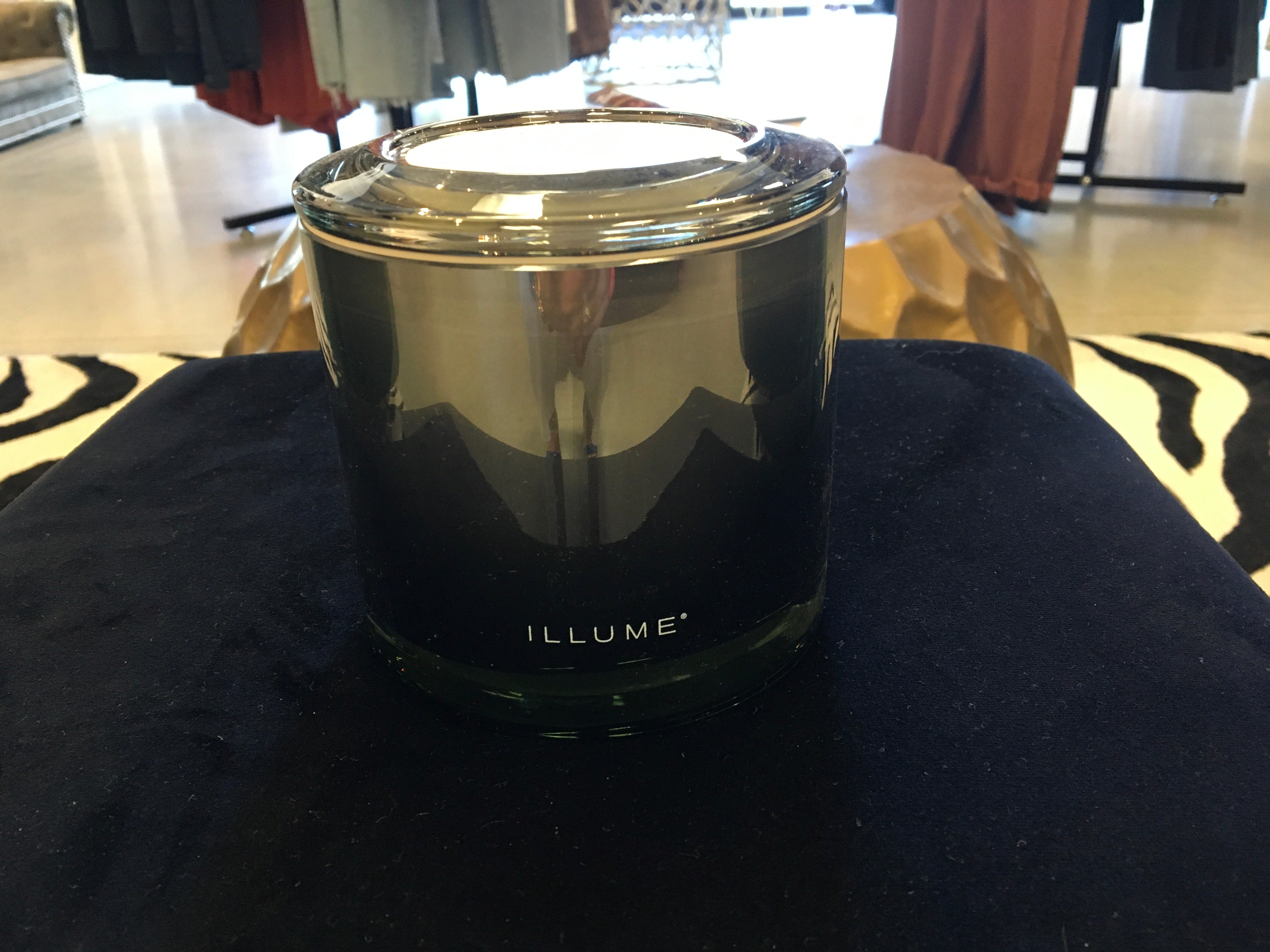 Illume - Statement Glass Candle / Blackberry Absinthe