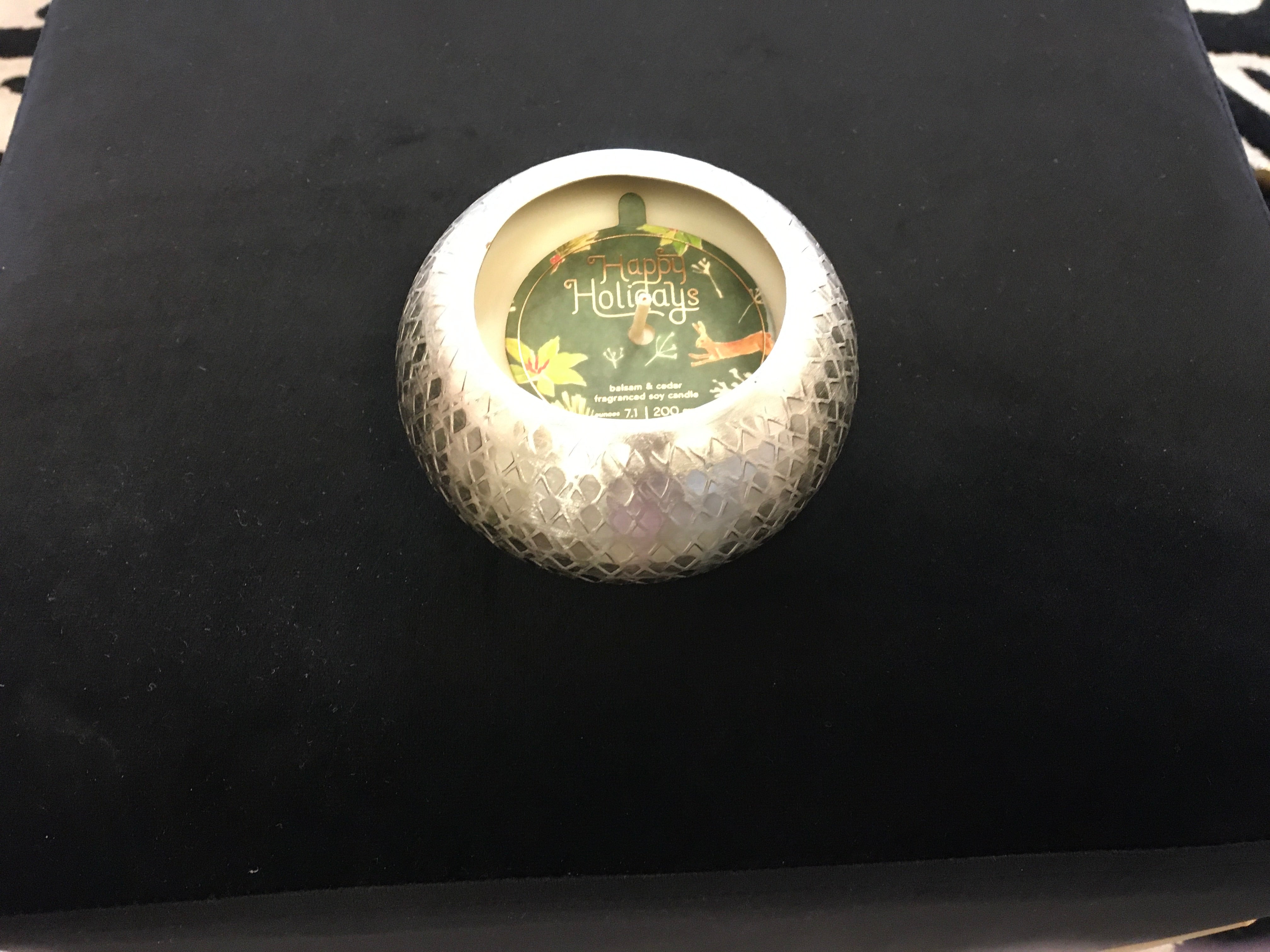 Illume - Happy Holidays Metal Candle / Balsam & Cedar